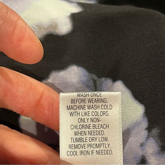 Sleeveless floral blouse - Picture 11 of 13